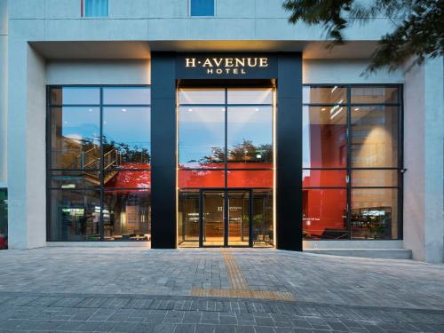 Η πρόσοψη ή η είσοδος του H Avenue Hotel Dongdaemun Sungshin