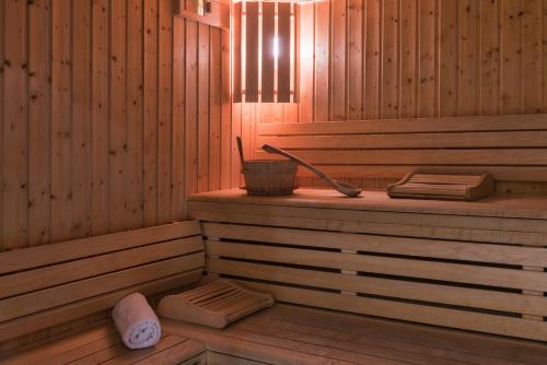 a sauna with wooden walls and wooden floors and a woodenvisor at Hotel le Petit Dru in Morzine