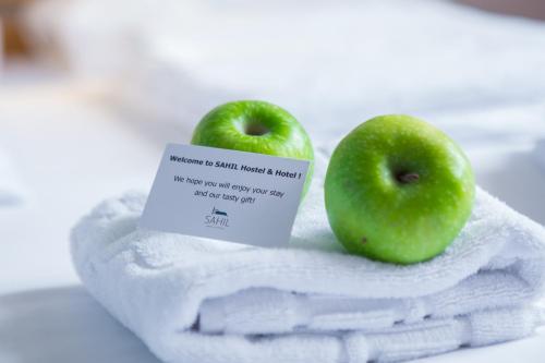 two green apples sitting on top of towels at SAHIL Hostel & Hotel in Baku