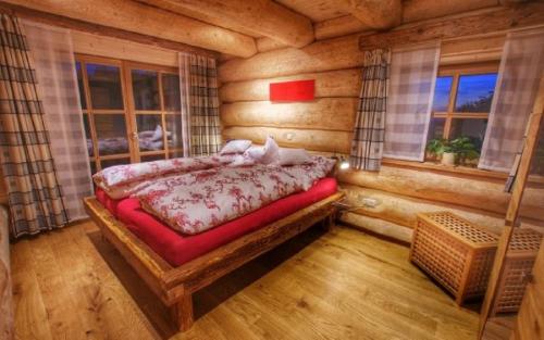 Postel nebo postele na pokoji v ubytování Holzhaus Lugerhof