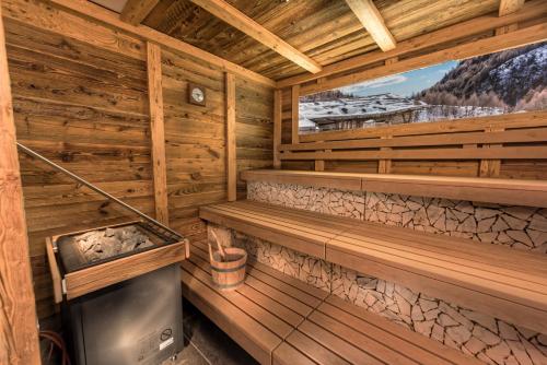 an interior view of a sauna in a log cabin at Hotel Eldorado in Ischgl