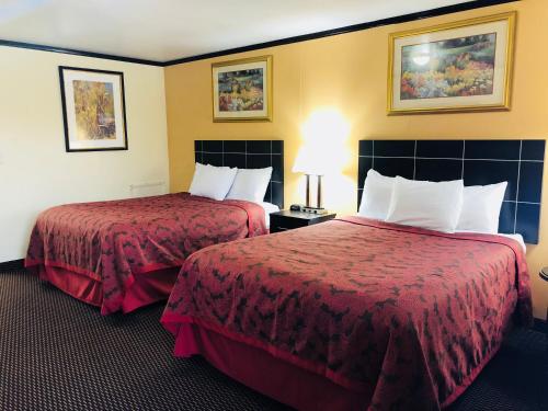 Ένα ή περισσότερα κρεβάτια σε δωμάτιο στο Flamingo Inn