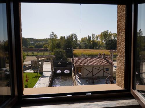 a view of a yard from a window at Apartamentos La Fabrica in Villaluenga de la Vega