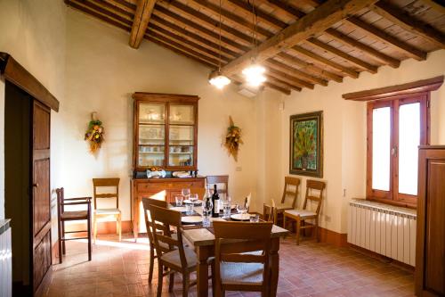 Restorāns vai citas vietas, kur ieturēt maltīti, naktsmītnē Tenuta di Montemassi Podere Raspollino