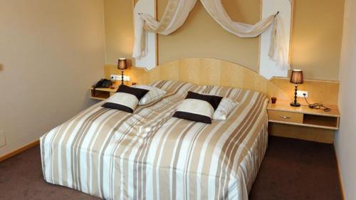 מיטה או מיטות בחדר ב-Hotel Restaurant JUWEL