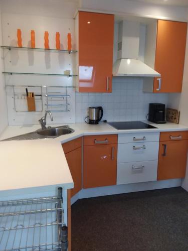 
A kitchen or kitchenette at Ruiten Troef
