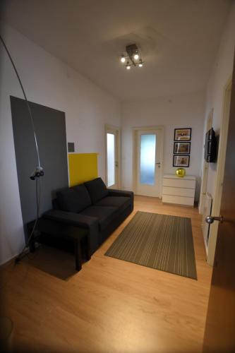 a living room with a black couch in a room at Le Rondinelle in Como