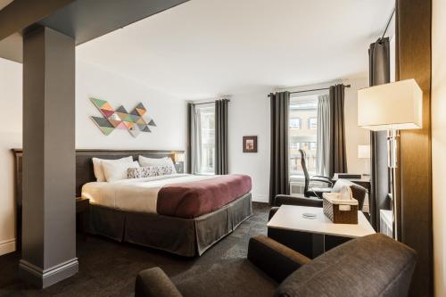 Postel nebo postele na pokoji v ubytování Hôtel des Coutellier