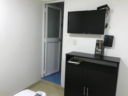 Μια τηλεόραση ή/και κέντρο ψυχαγωγίας στο Hotel Embajador del Llano