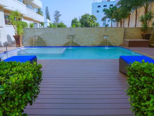 Bazén v ubytovaní Afrin Prestige Hotel alebo v jeho blízkosti