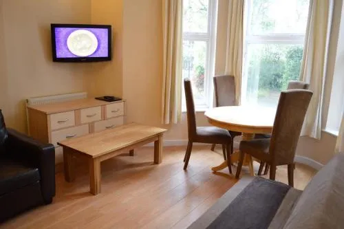 West Lynn Serviced Apartments Spacious & Free Parking photo 8