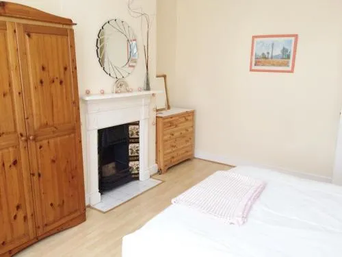 Spacious West London 2 Bedroom Apartment photo 6