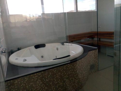 Bilik mandi di Brito Hotel