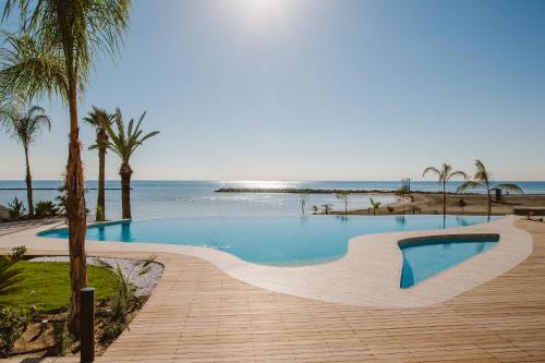 Bazén v ubytování Lebay Beach Hotel nebo v jeho okolí