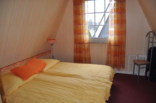 מיטה או מיטות בחדר ב-Ferienhaus Exner hinter dem Deich