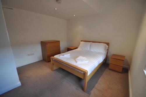 Säng eller sängar i ett rum på Princes Dock Chambers 9