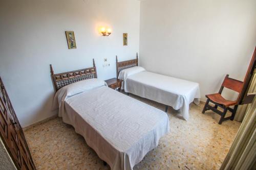 Ein Bett oder Betten in einem Zimmer der Unterkunft Fustera Pedros - old-style country house in Benissa