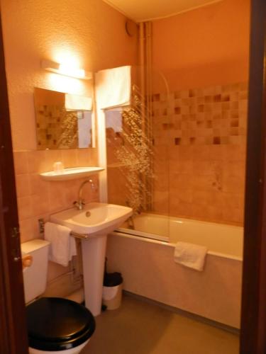 Gallery image of Hotel La Gare in LʼArgentière-la-Bessée