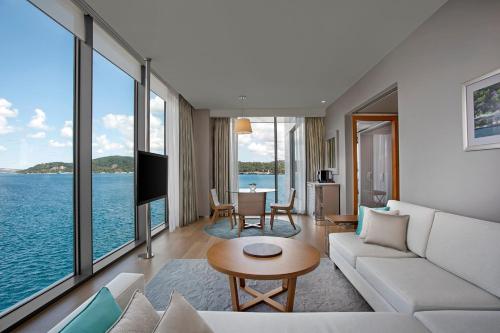 Ruang duduk di The Grand Tarabya Hotel