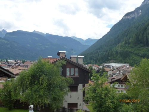 Gallery image of Dolomiti Appartamento Ivano in Predazzo