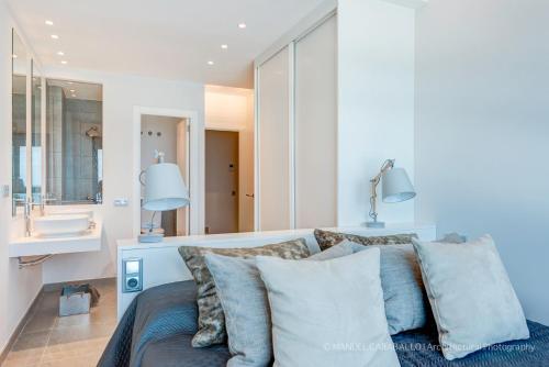 A bathroom at Penthouse Over The Sea