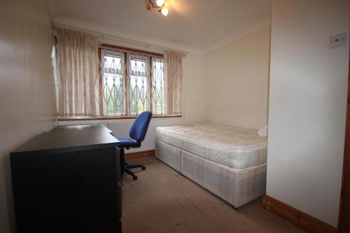 a bedroom with a bed and a desk at Draycott in London