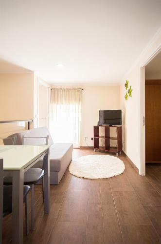 a living room with a bed and a table at Casal Riquezo T2-1.o- Serra da Pescaria - Nazare in Nazaré