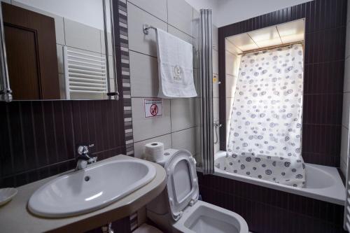 Koupelna v ubytování Hotel Kalemi 2