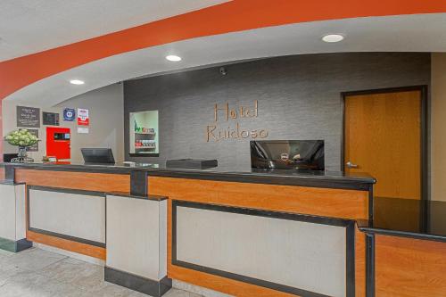 a lobby with a hotel klipovo sign on the wall at Hotel Ruidoso in Ruidoso