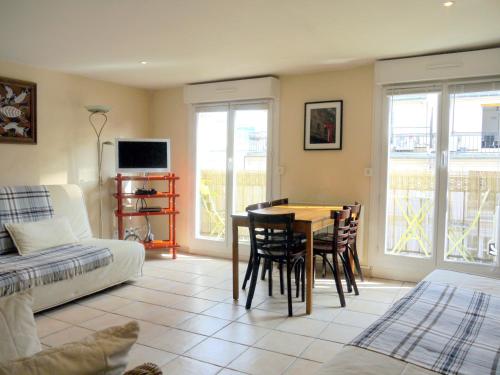 Appartement lumineux avec balcon au coeur de Paris