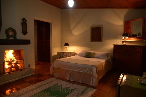Giường trong phòng chung tại Hotel Pousada Esmeralda