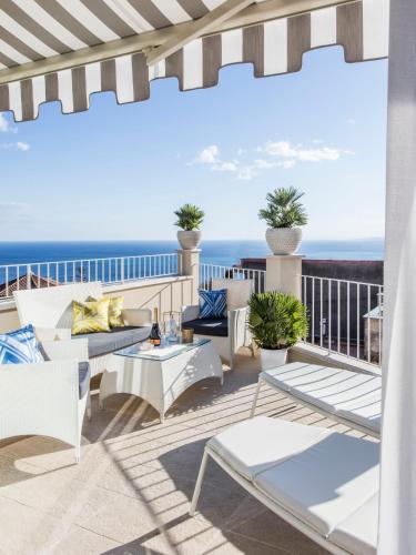 One-Bedroom Apartment with Terrace and Sea View