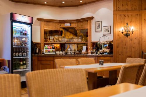 a restaurant with a bar with tables and chairs at Fränkischer Hof in Rehau