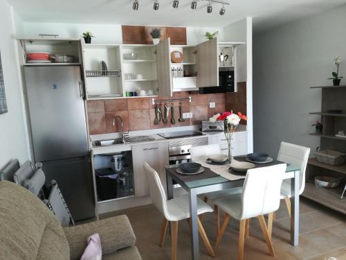 a kitchen with a table and chairs in a room at Paraiso Rubicón in Tías