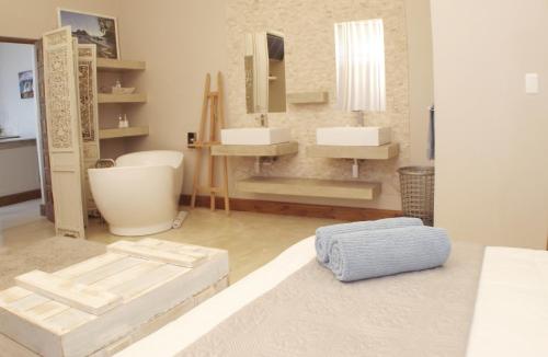 a bathroom with a tub and a sink and a toilet at Point Village Accommodation - Santos 61/62 in Mossel Bay