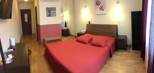 Postel nebo postele na pokoji v ubytování LOGIS Hôtel Le Chantoiseau
