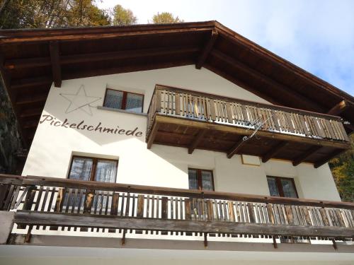 a balcony on the side of a building at Haus Pickelschmiede in Saas-Grund