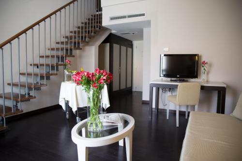 a living room with a vase of flowers on a table at Grand Hotel Villa Itria Congress & Spa in Viagrande