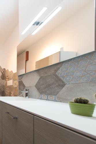 a kitchen with a sink and a counter with a bowl at Salerno e le due coste in Salerno