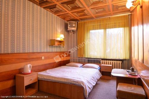 Postel nebo postele na pokoji v ubytování ISMA - tanie pokoje w centrum Karpacza, bezpłatny parking, cicha okolica