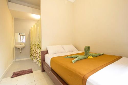 Postel nebo postele na pokoji v ubytování Putra Dadi Guest House