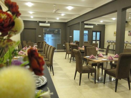 Ресторан / й інші заклади харчування у Hotel Oviya