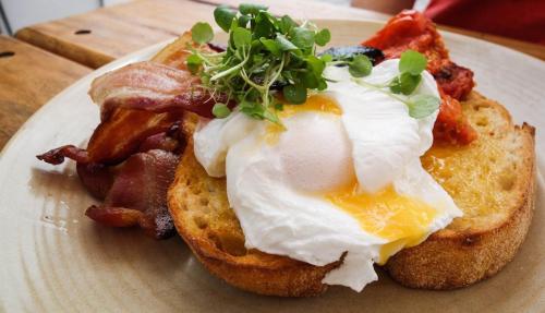 Mad på landstedet eller i nærheden