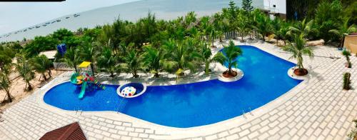 Vista sulla piscina di Oceanward Hotel & Resort o su una piscina nei dintorni