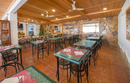 A restaurant or other place to eat at Camping Playa y Fiesta