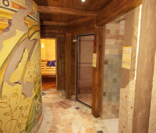 a hallway with a large vase in a room at Camping Catinaccio Rosengarten in Pozza di Fassa