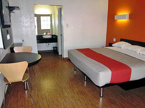 Postel nebo postele na pokoji v ubytování Motel 6-Stephenville, TX