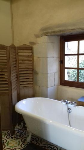 Ένα μπάνιο στο Manoir de La Fontaine Du Chêne