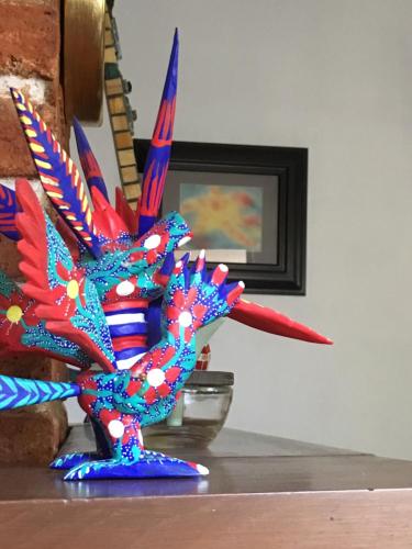 a colorful bird statue sitting on a table at Refugio en el bosque de agua en Cuernavaca in Cuernavaca