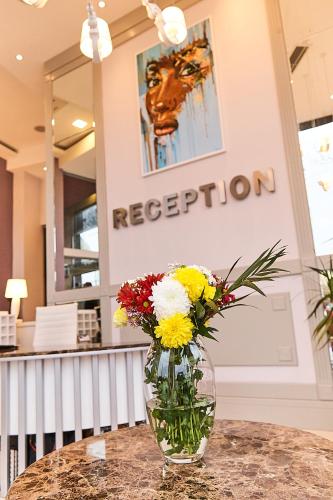 Ο χώρος του λόμπι ή της ρεσεψιόν στο Hotel Lion Sofia
